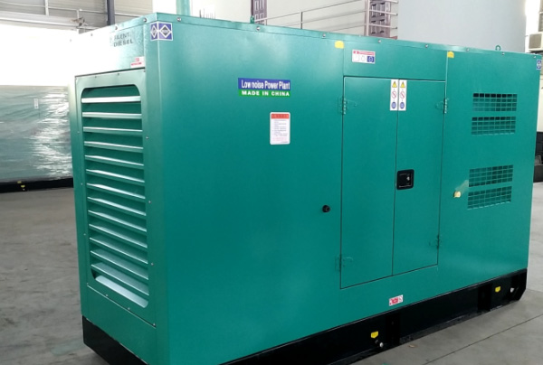 静音发电机空载，每半年进行加载试机等方面维护